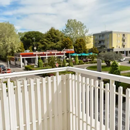 7 Posti Nel Cuore Dell'area Pedonale Con Parcheggio *