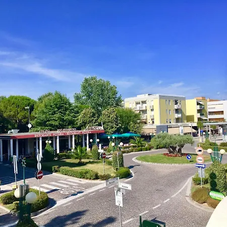 7 Posti Nel Cuore Dell'area Pedonale Con Parcheggio Bibione